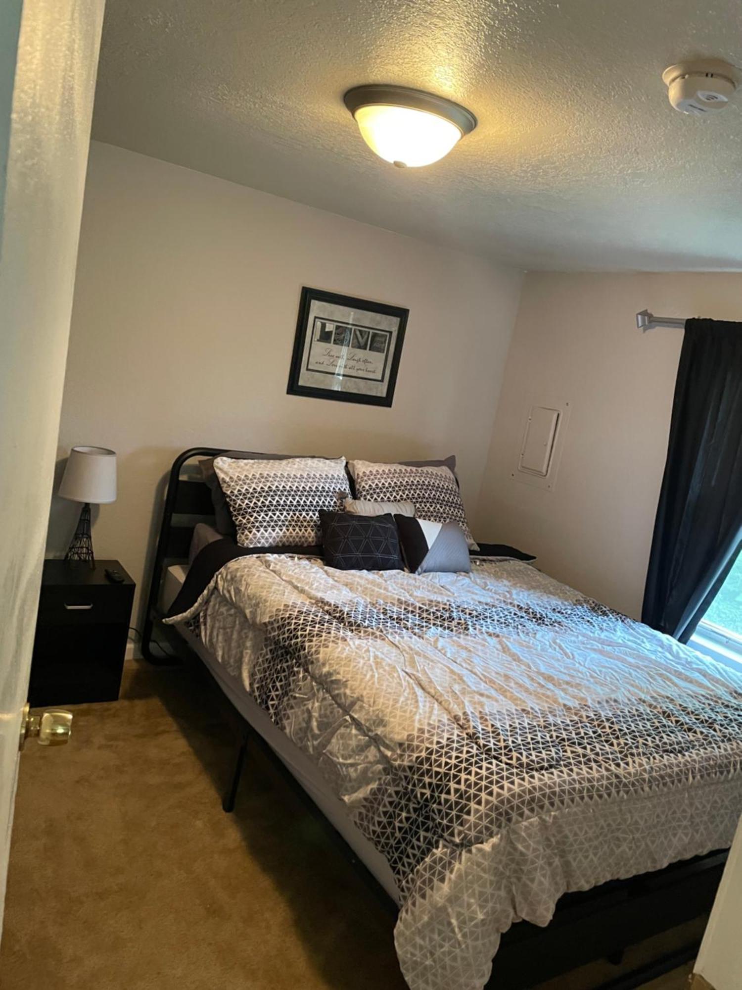 Cozy 1 Bed ~ Close To Soaring Eagle And Downtown Mount Pleasant Exterior photo